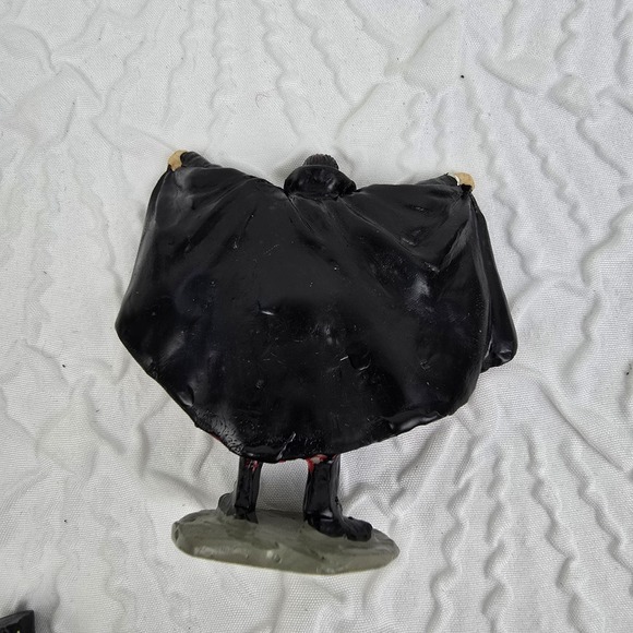 Lemax Spooky Town Vampire Dracula Halloween Accessory Figure Retired 2007 - Picture 2 of 3